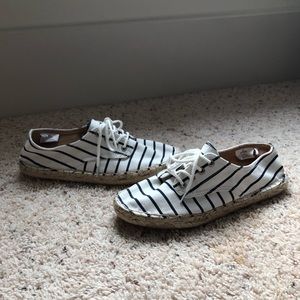 Old Navy ankle high shoes